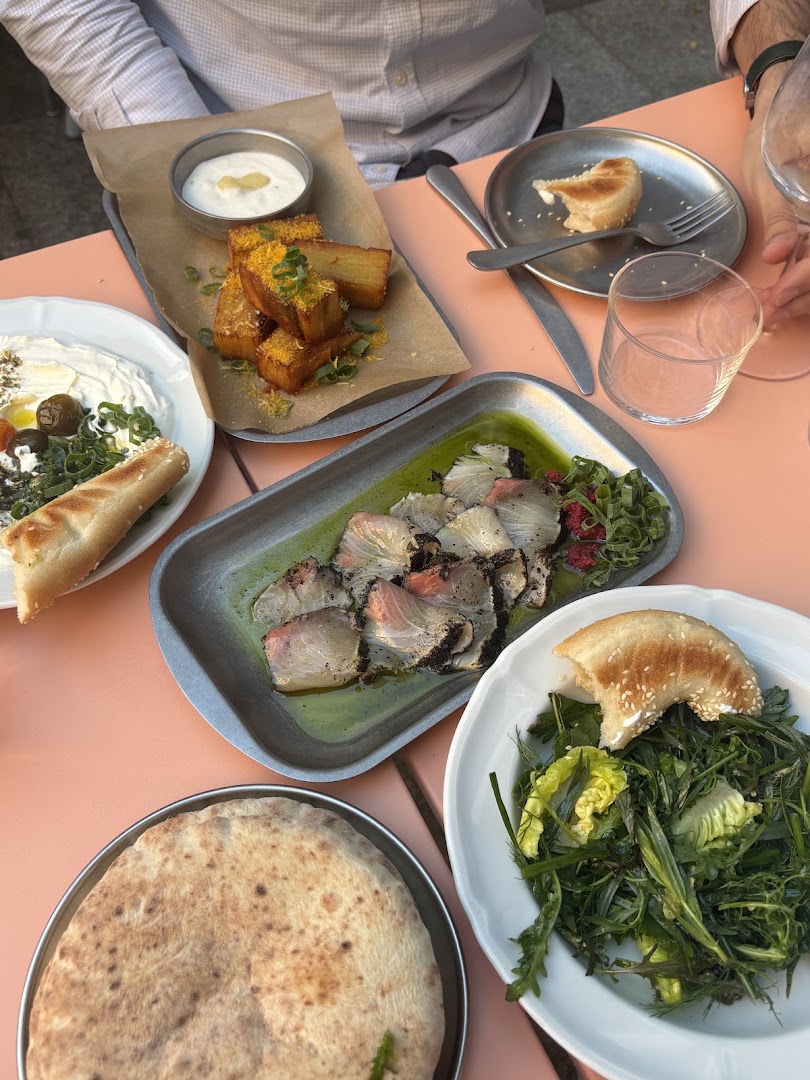 Meshuga: appetizing food spread, high quality