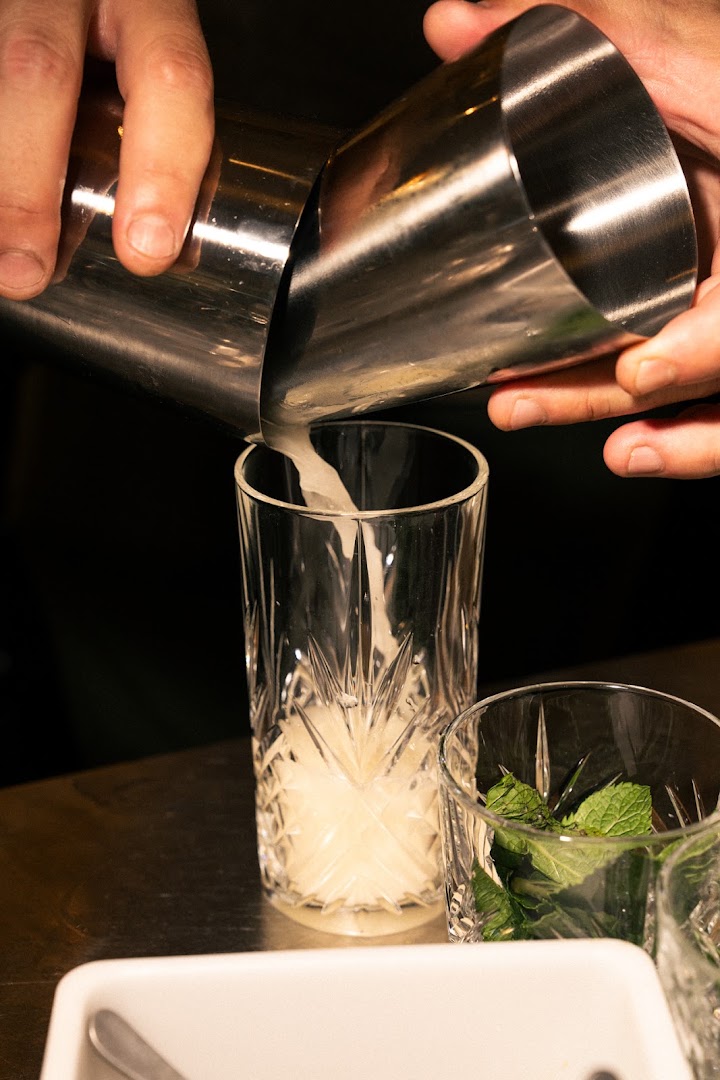 Meshuga: high quality professional cocktail preparation