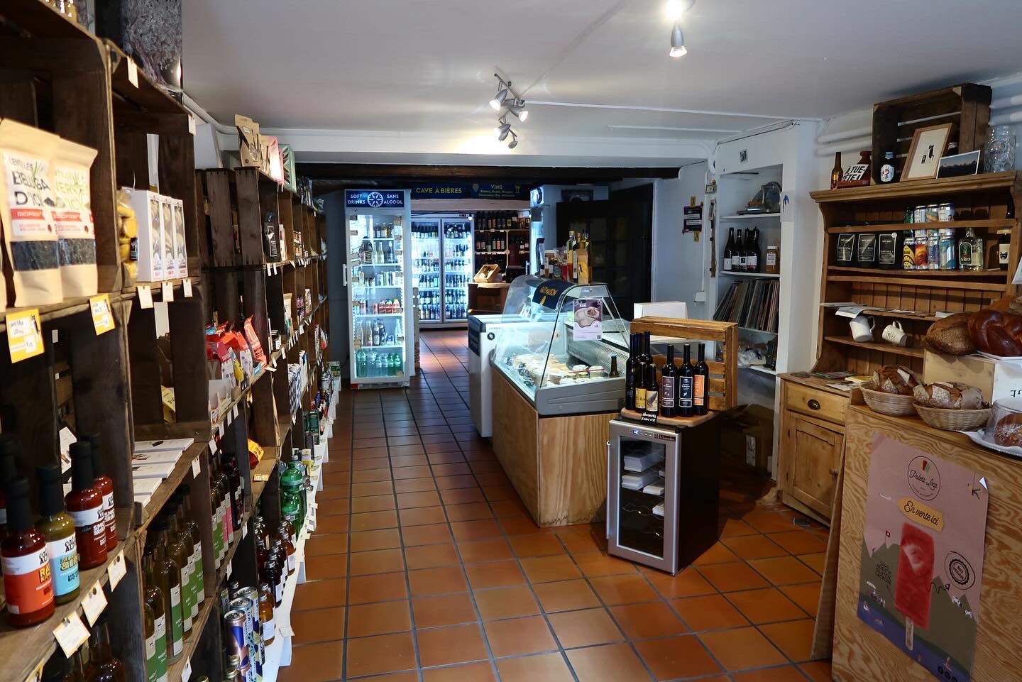 EPIQ: clear view of shop interior