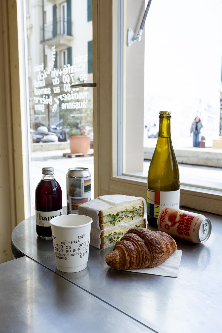 TrainTrain: appealing food and drink display
