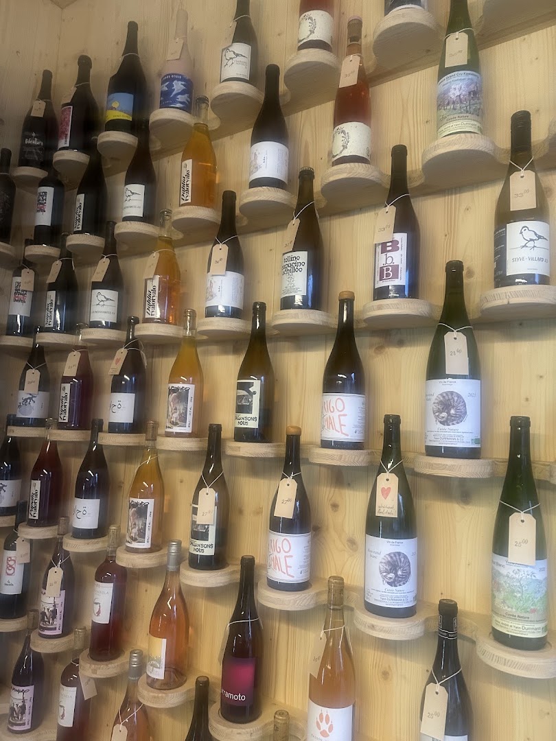 TrainTrain: attractive display of wine bottles