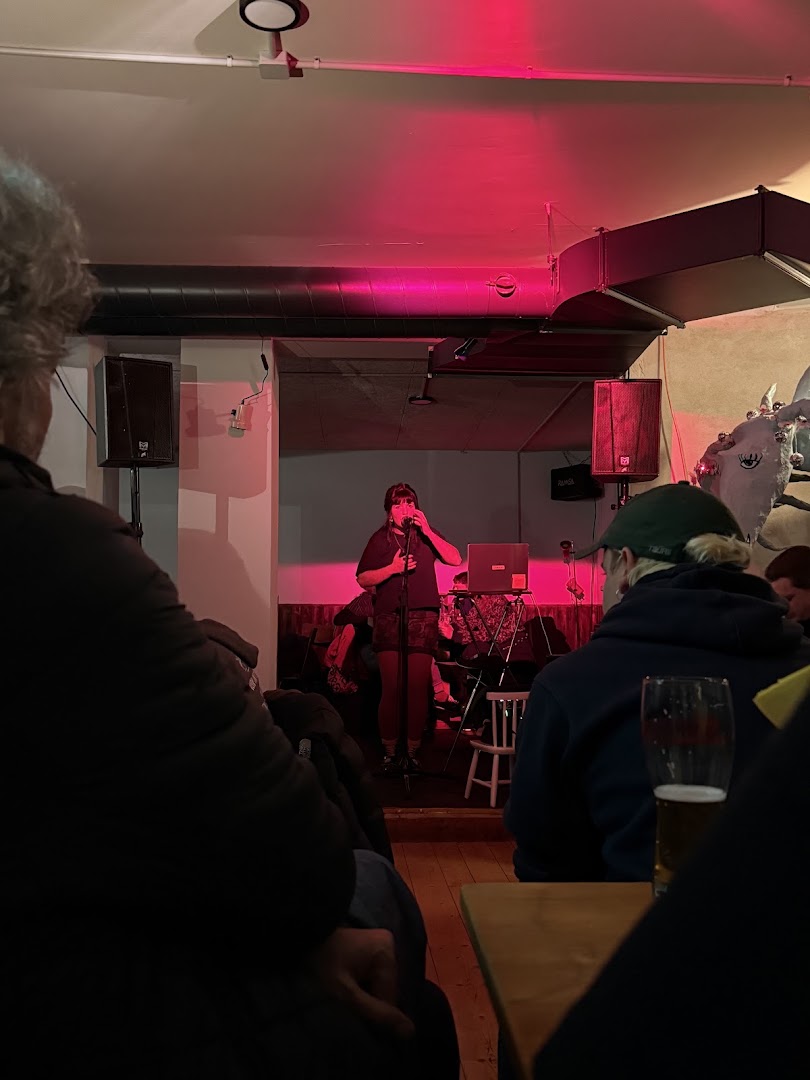 Pfau Bar: venue's live atmosphere