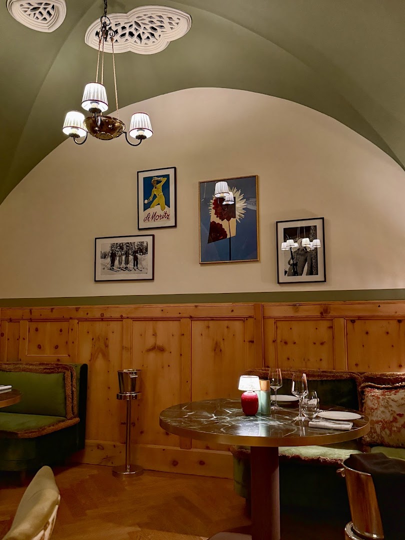 Beefbar St. Moritz: attractive and professional interior shot