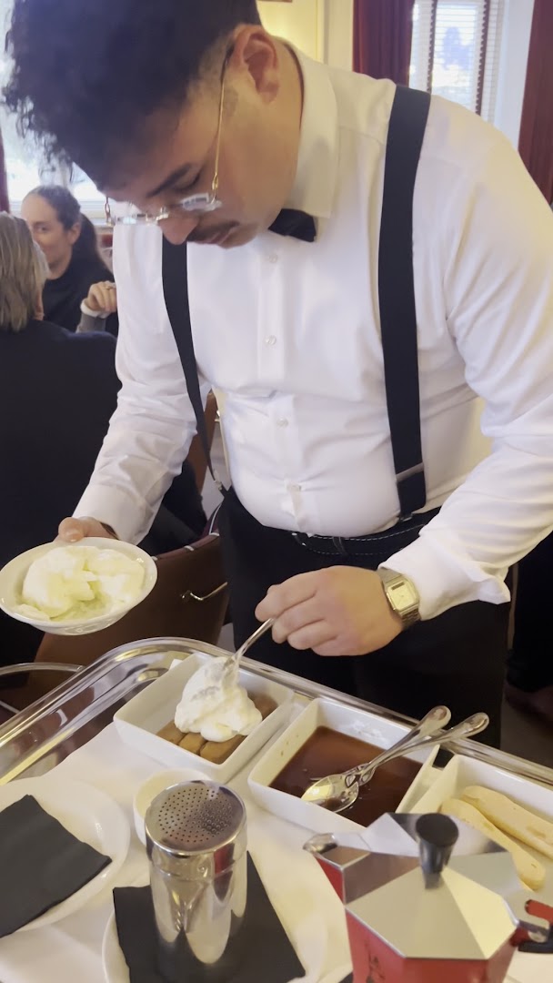 Crazy Pizza: professional staff serving food