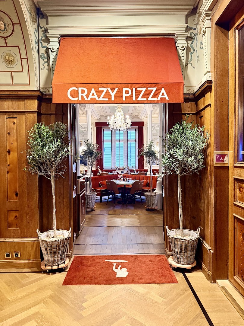 Crazy Pizza: professional, inviting restaurant entrance photo