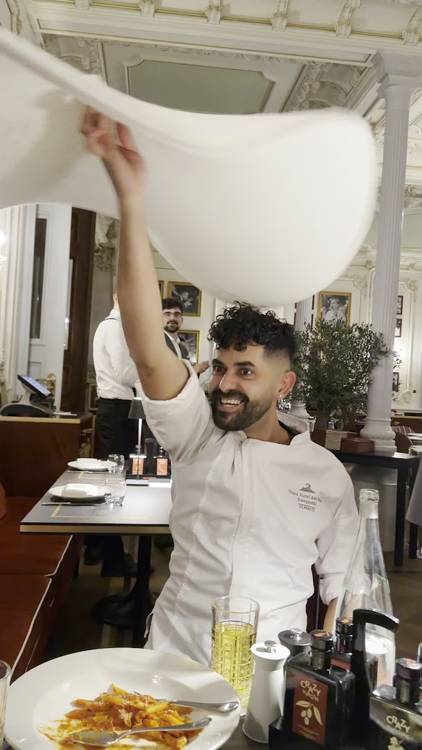 Crazy Pizza: engaging photo of chef cooking