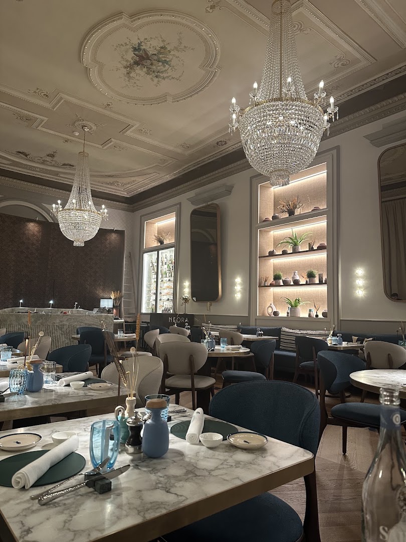 Neora: beautiful interior and professional atmosphere