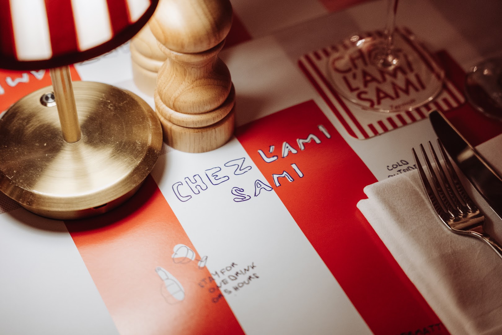 Chez l'Ami Sami: professional, atmospheric restaurant table setting