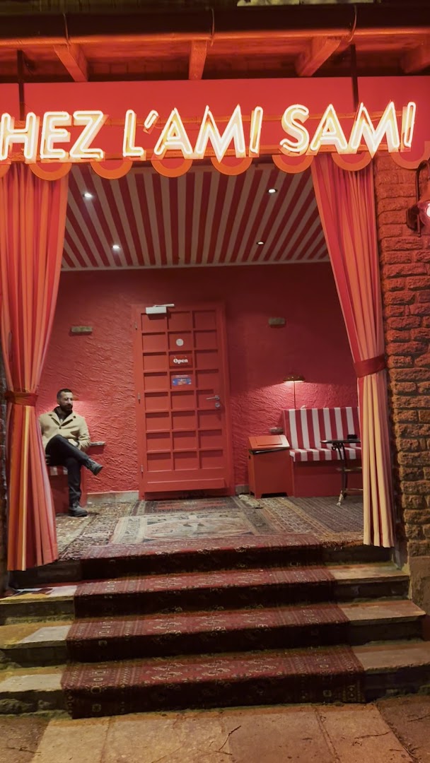 Chez l'Ami Sami: inviting and clear restaurant exterior