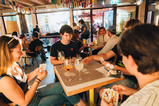 Remise Rosa: lively atmosphere and patrons