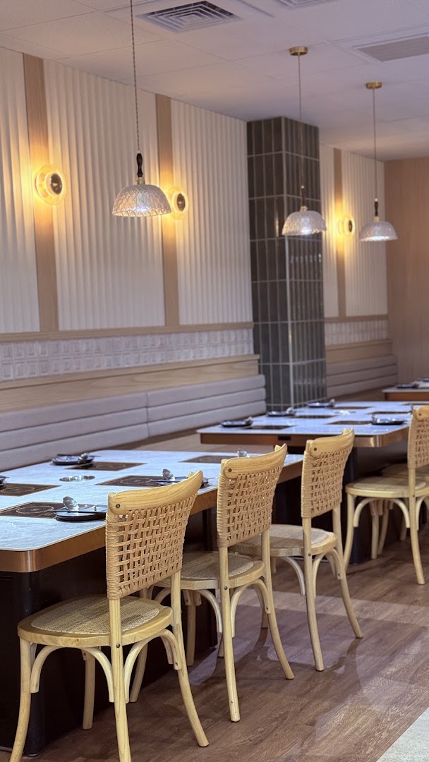 Hanju Hotpot Hualien: clean, inviting restaurant interior shot