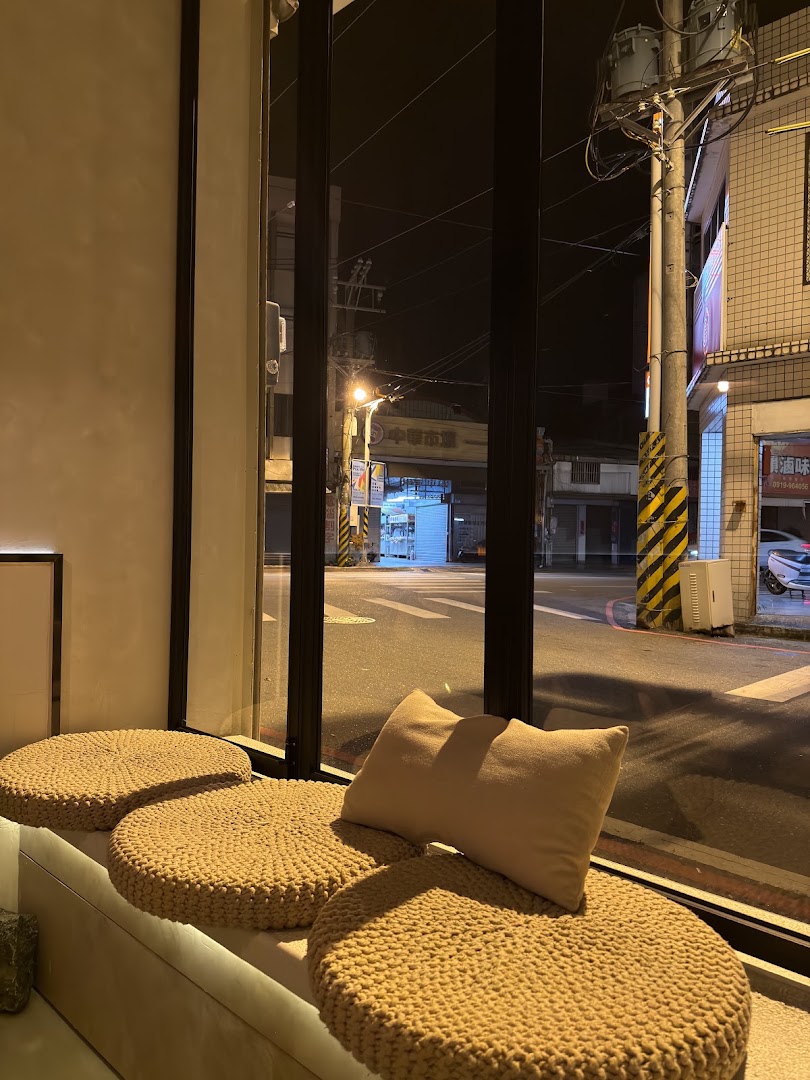 Settle Down: inviting atmosphere and interior view