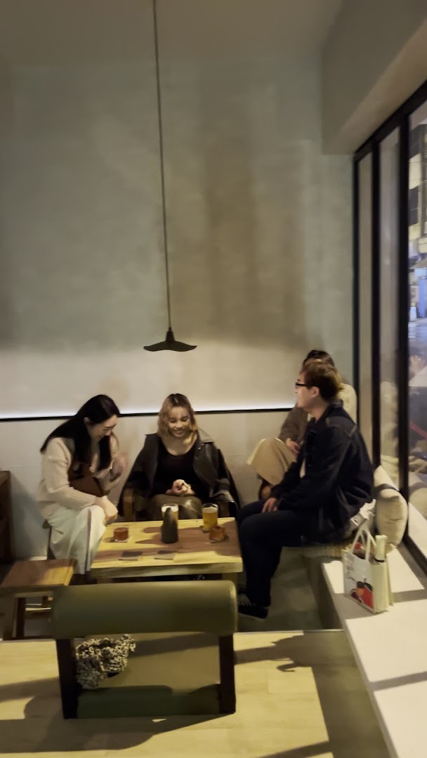Settle Down: atmosphere and happy customers
