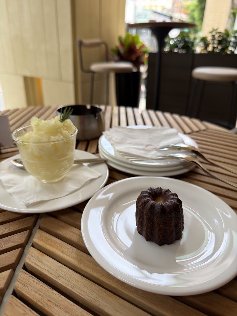 Lentito: appetizing food presentation and atmosphere