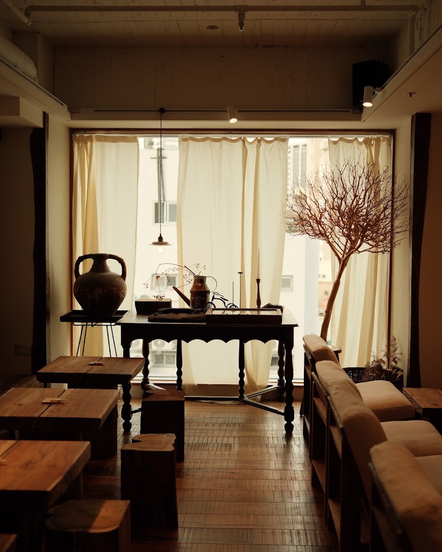 Ruder's Cafe: beautiful, atmospheric interior shot