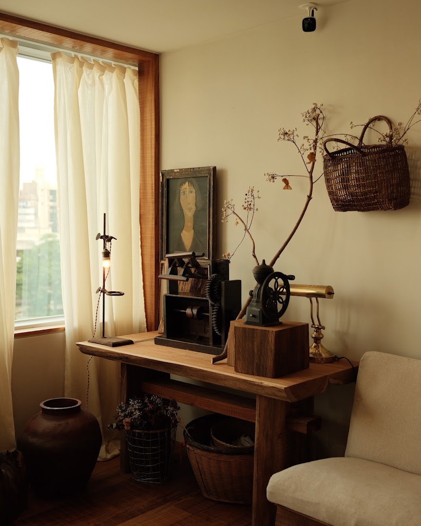 Ruder's Cafe: inviting and aesthetic interior atmosphere