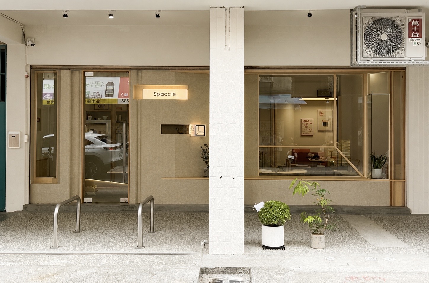 Spaccie Coffee: clean professional exterior shot