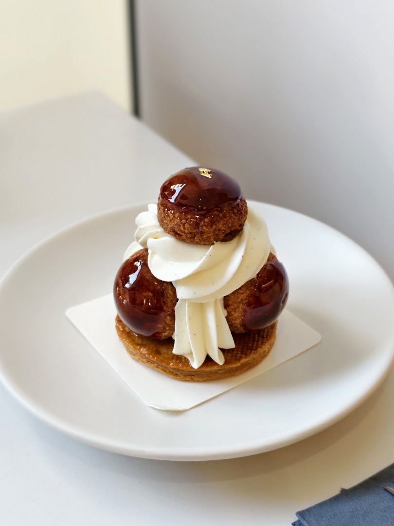 Hummock Pastry: high quality professional food photo
