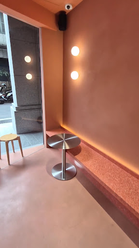 Alchemist Dihua: clean aesthetic interior shot