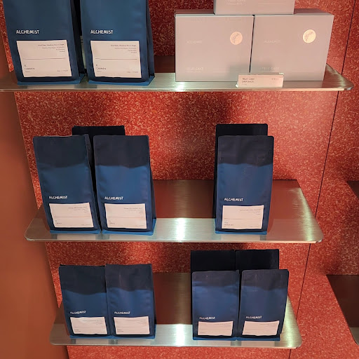 Alchemist Dihua: clear display of coffee products