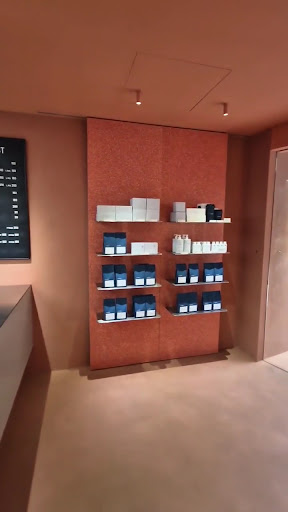 Alchemist Dihua: clean display of retail products