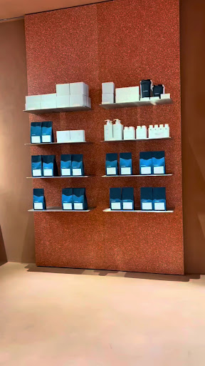Alchemist Dihua: clean display of retail products