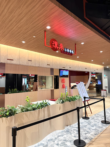 LaLaport Nangang: clear storefront photo of venue