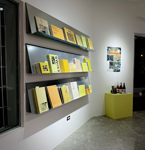 LICORICE BOOK SERVICE: clear display of shop products