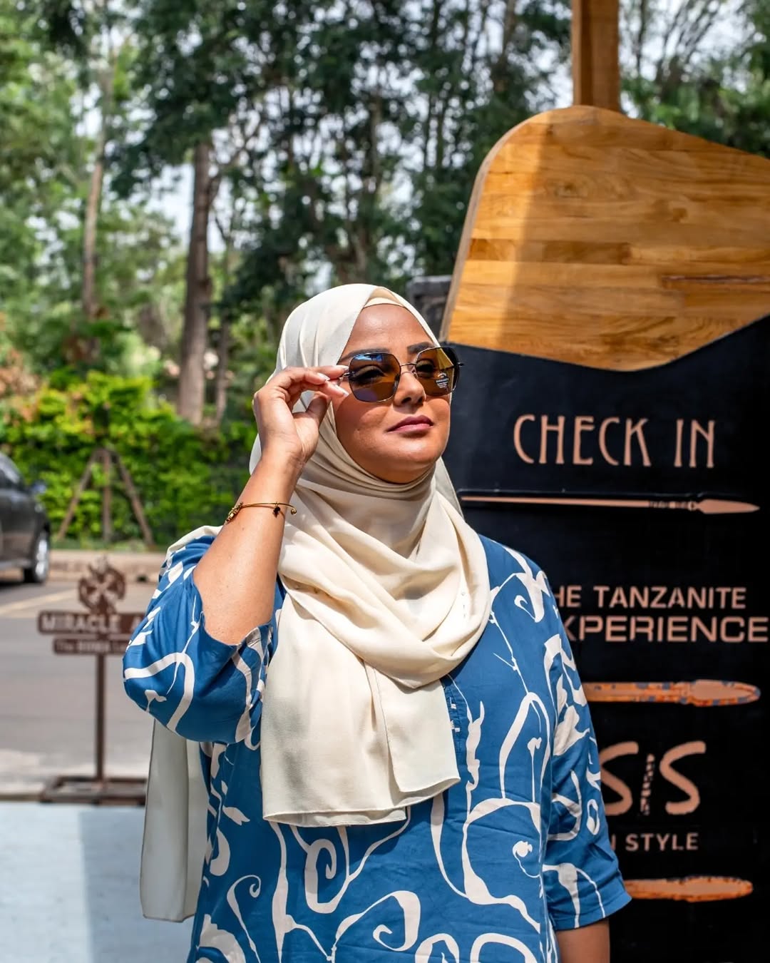Safari In Style: professional photo showing shop branding