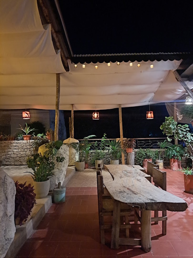Nashe's Café: inviting and well-lit terrace atmosphere
