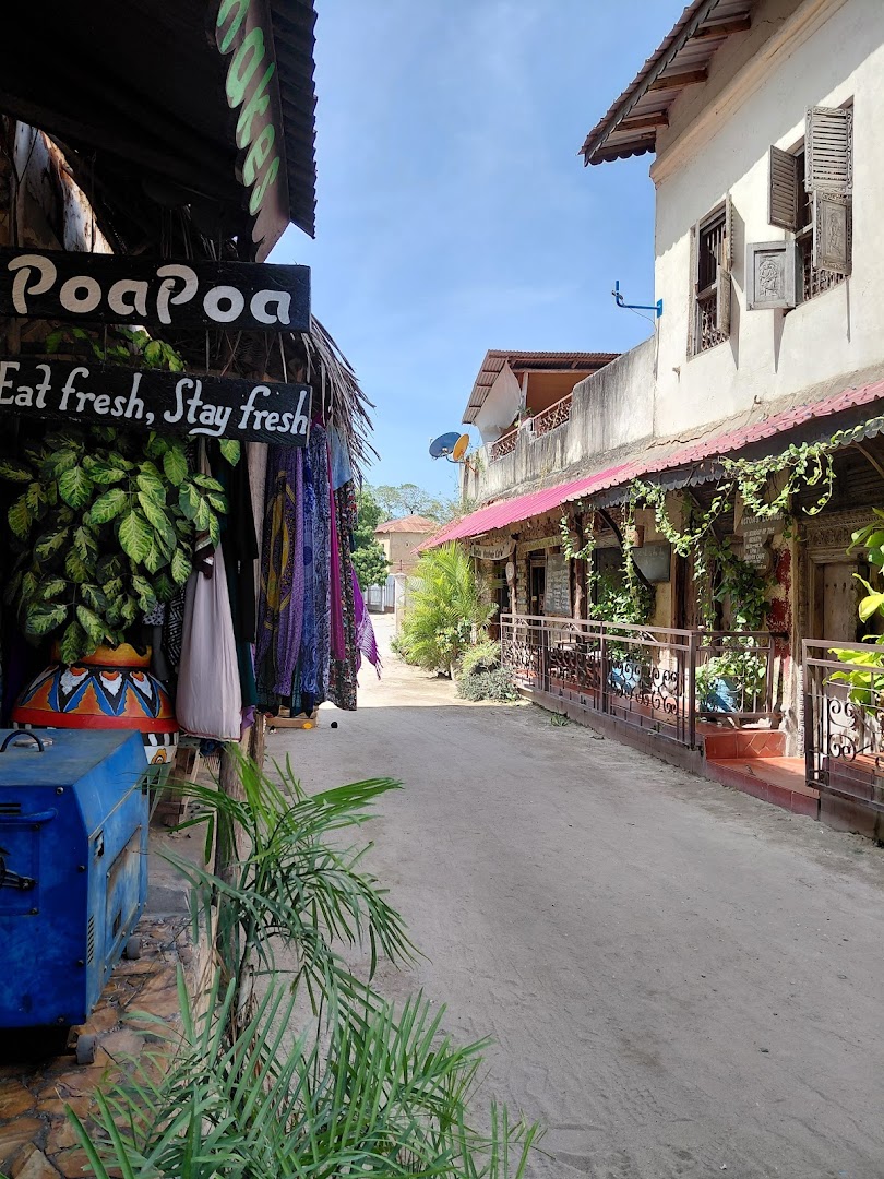 Poa Poa Restaurant: clear exterior view of restaurant