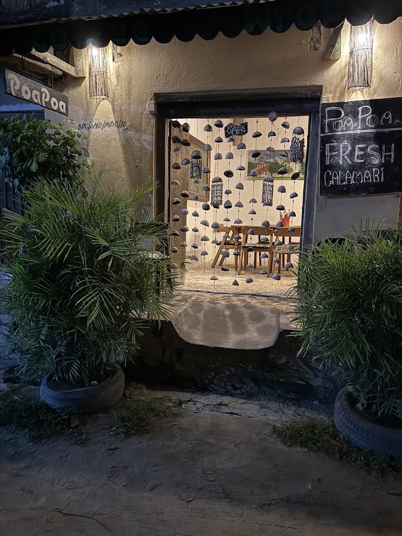 Poa Poa Restaurant: inviting and clear restaurant exterior