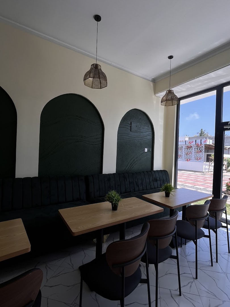 Aureae Restaurant & Cafe: attractive interior dining space