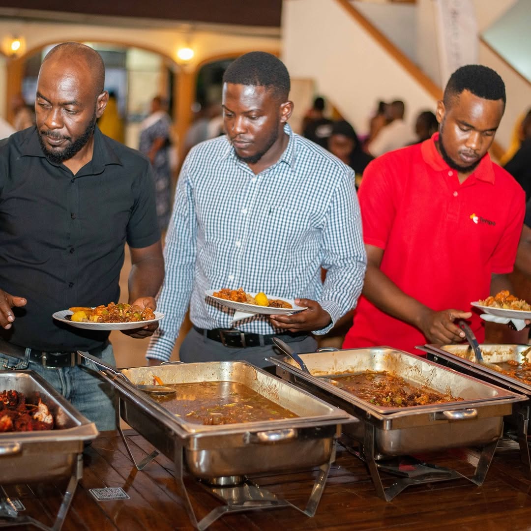 Baraza Restaurant & Cafe: guests enjoying restaurant food