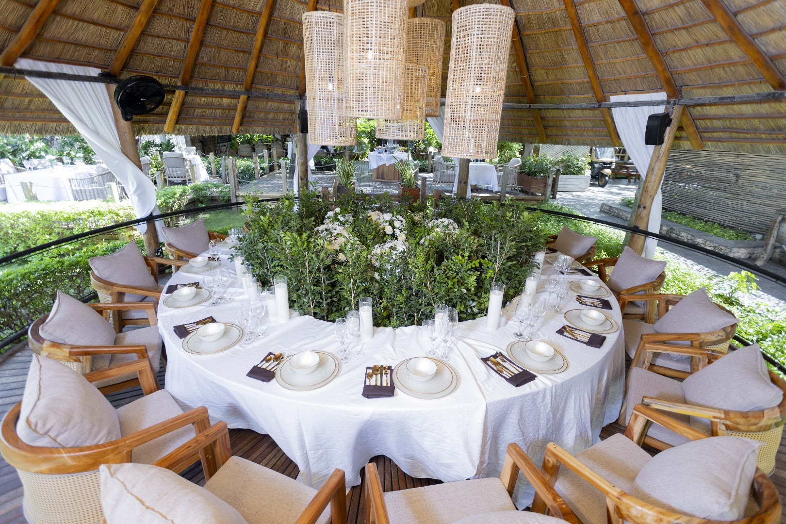 Bravo Coco Beach: beautifully captured restaurant dining area
