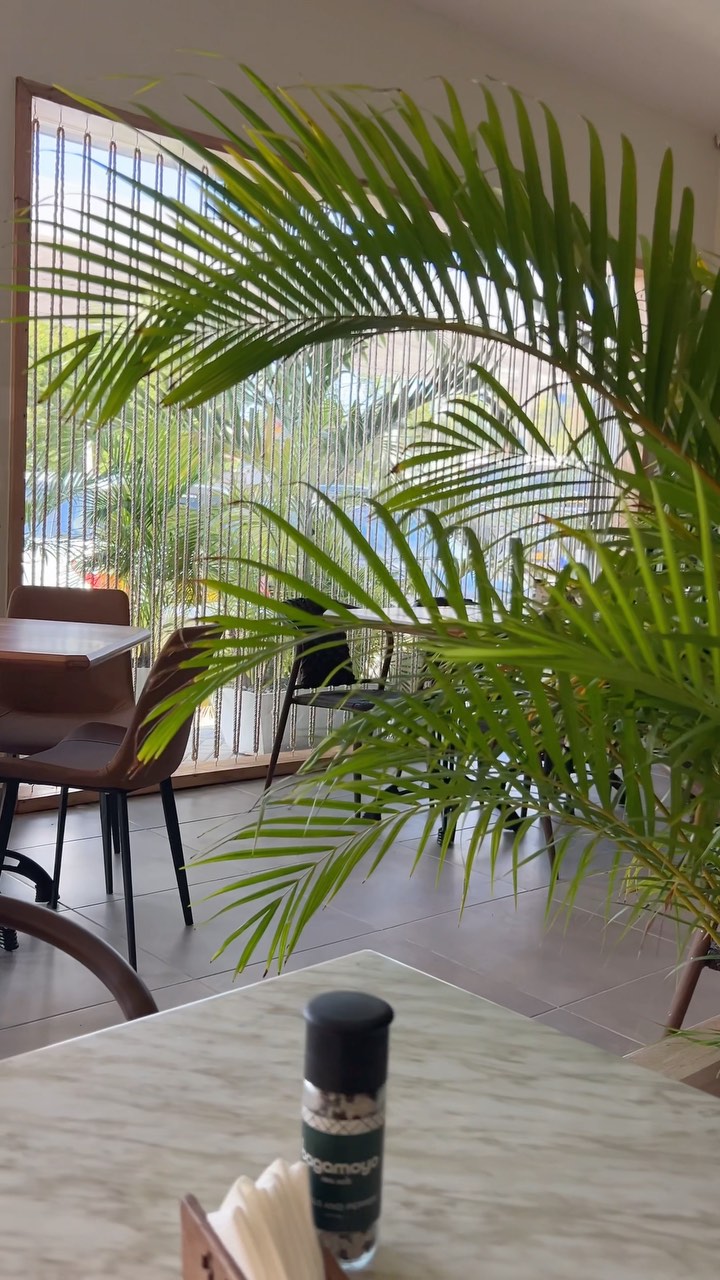 Central Park Cafe: inviting cafe atmosphere and interior