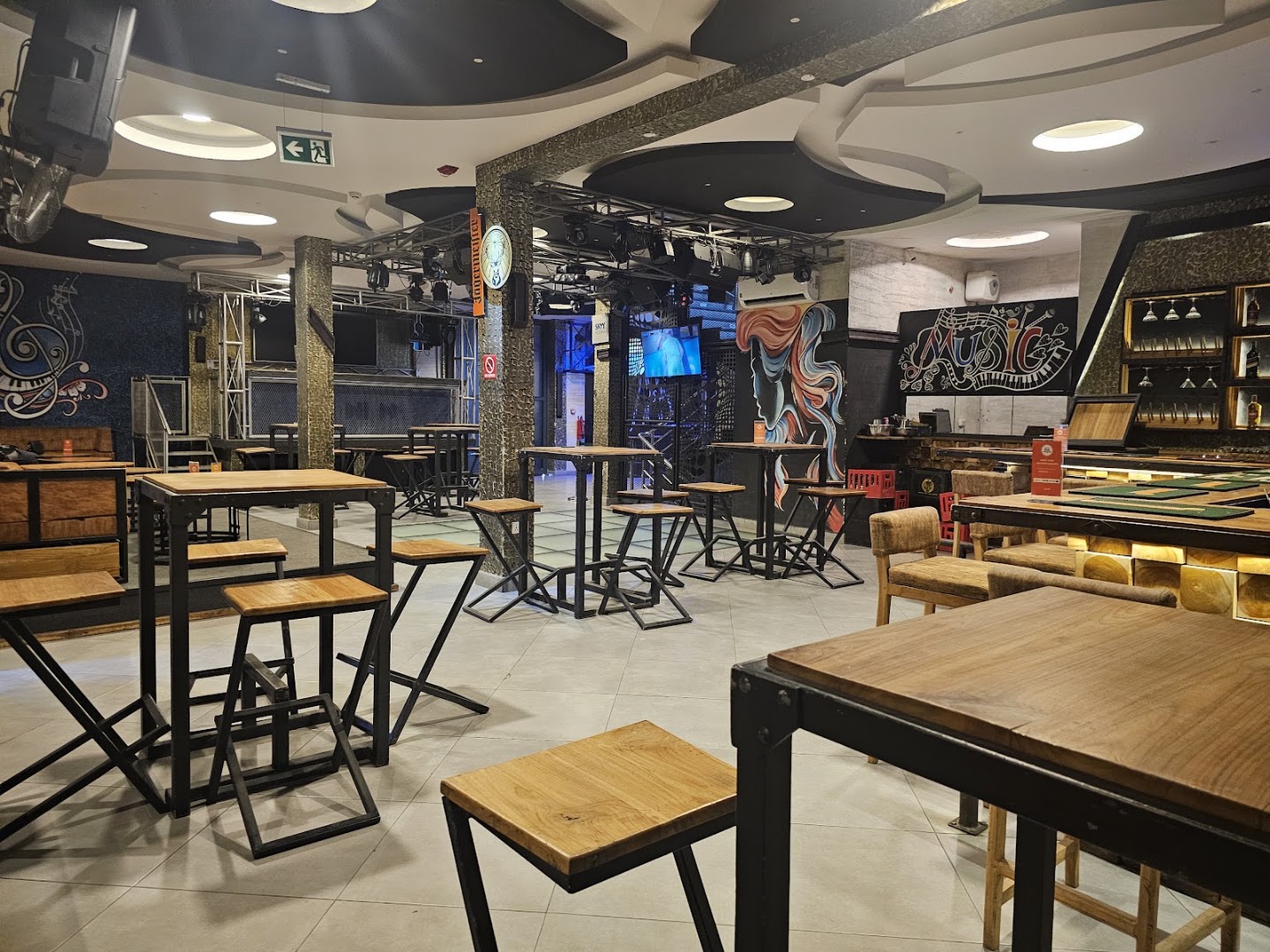EB Twenty Five: clear interior shot of venue