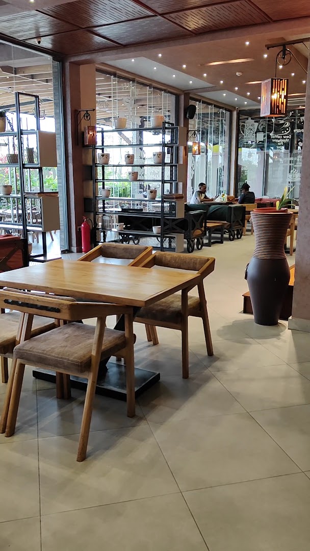 EB Twenty Five: clear inviting interior atmosphere