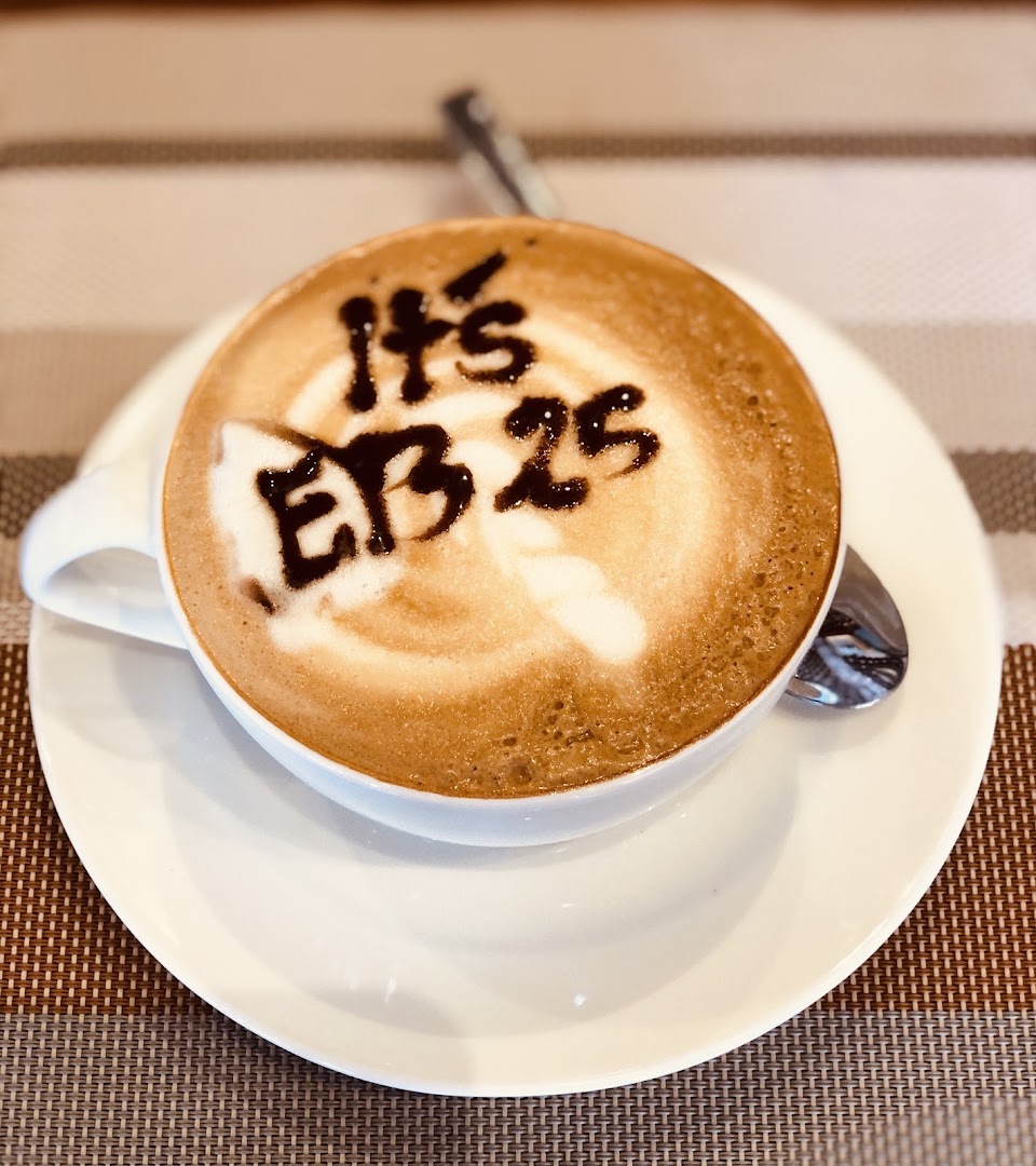 EB Twenty Five: appealing latte art photo