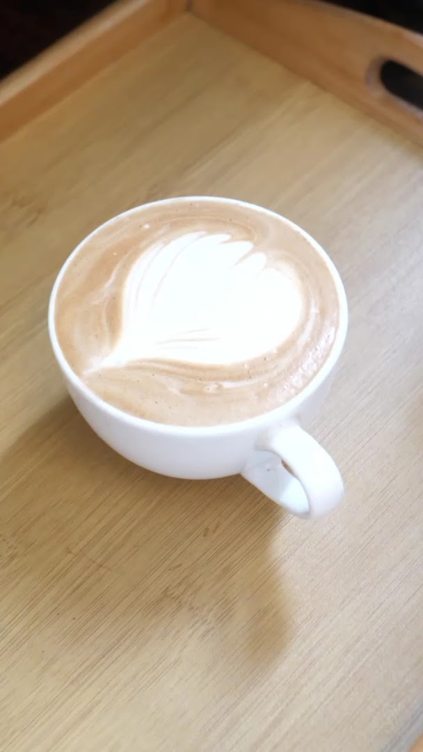 Meko's Coffee: appealing latte art photo