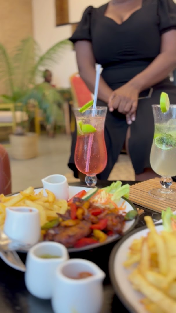 Meko's Coffee: appetizing food and drink presentation