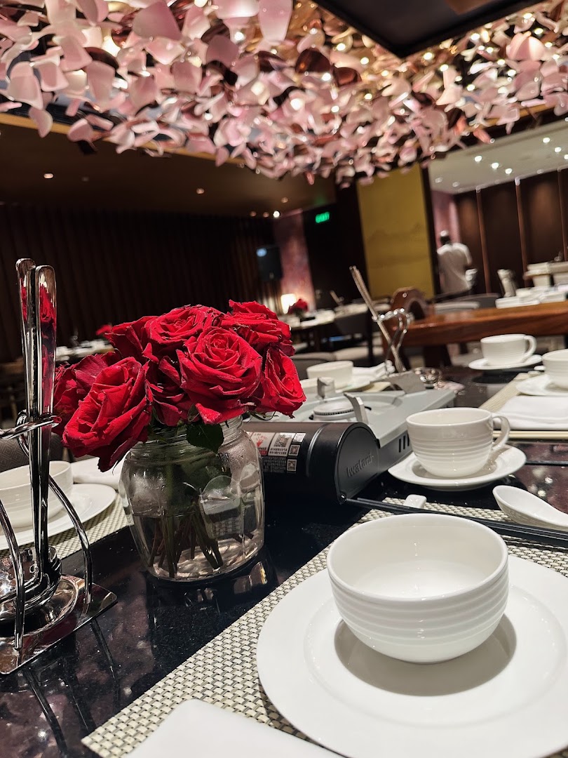 Noble House: attractive restaurant interior and table