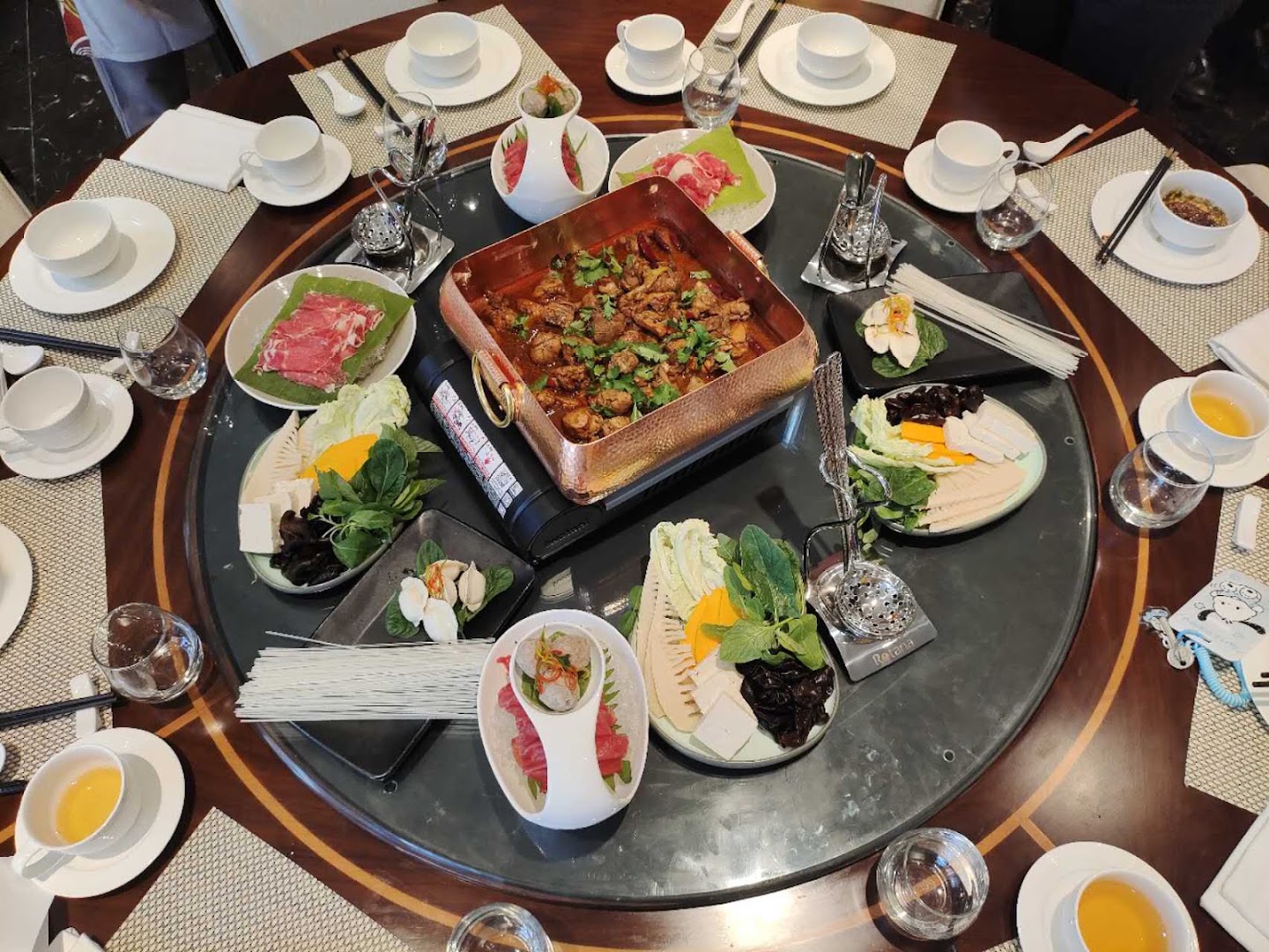 Noble House: appetizing, well-composed food photography