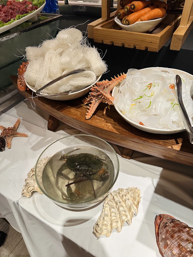 Noble House: appetizing display of fresh food