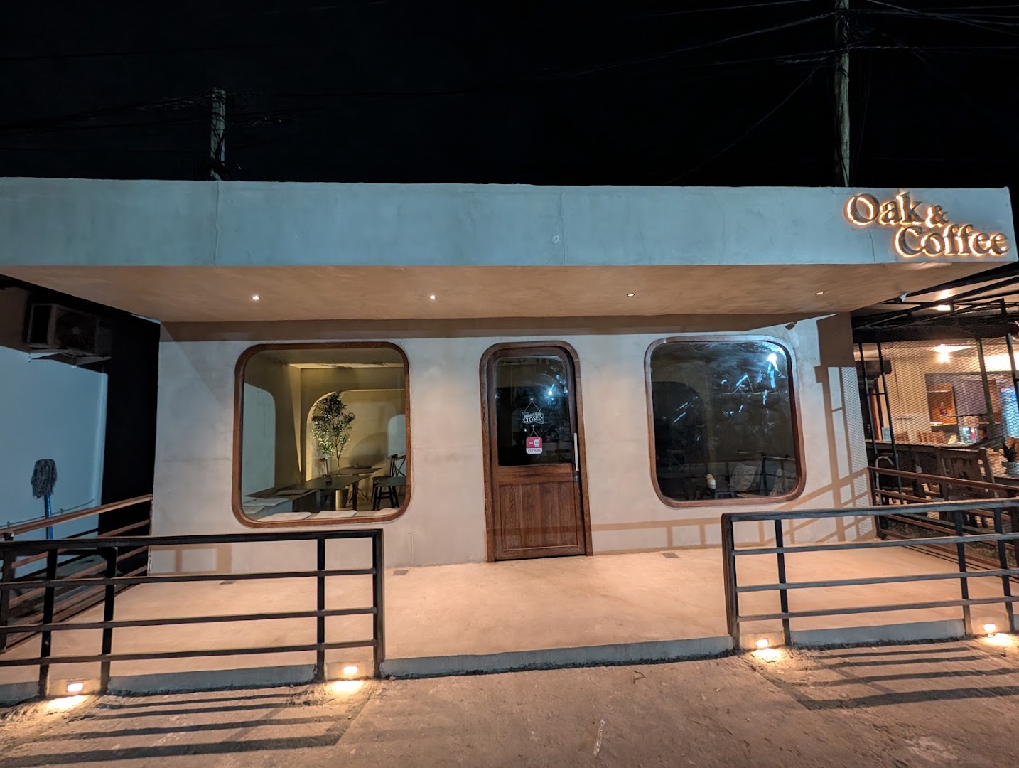 Oak & Coffee: clear exterior shot of venue