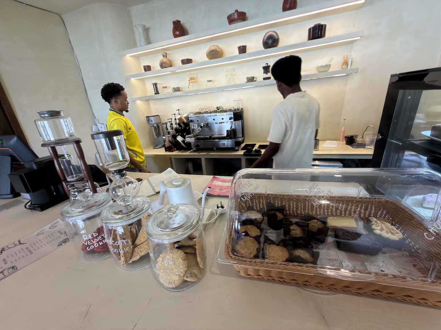 Oak & Coffee: clear view of cafe interior