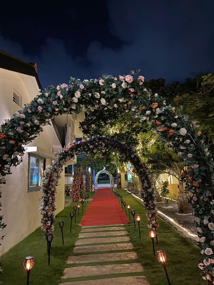 Salam Restaurant: attractive venue exterior and atmosphere