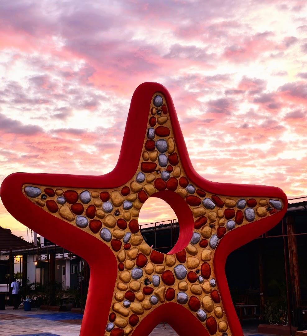 Starbay: attractive exterior decor and sunset