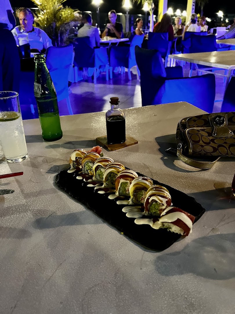 The Fishmonger: appetizing food in restaurant setting