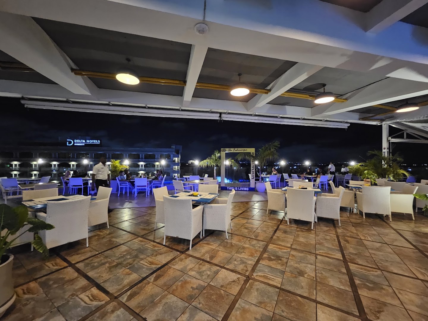The Fishmonger: inviting restaurant terrace atmosphere